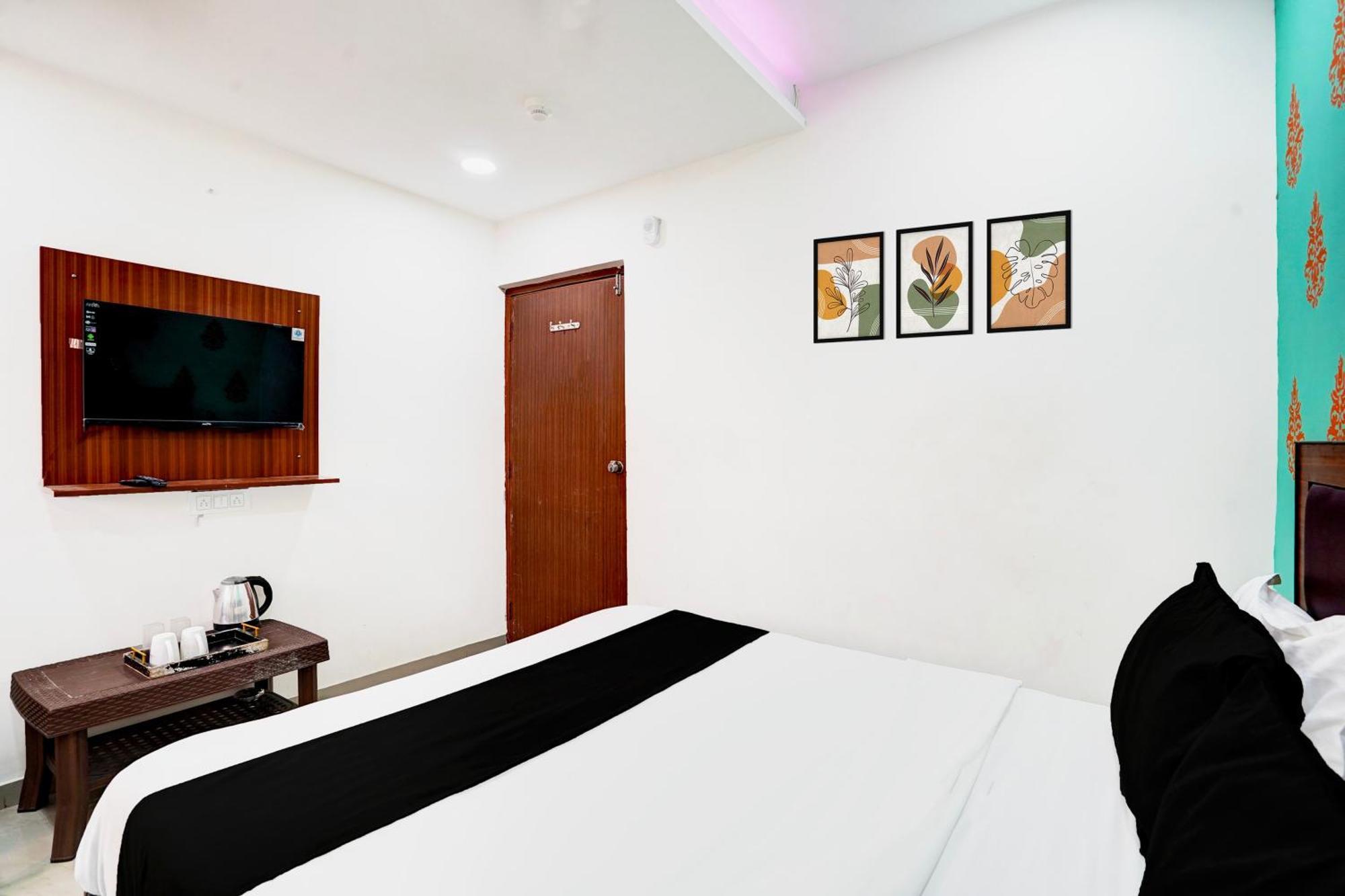 Super Hotel O Geeta Mandir Formerly Hotel Green Park Ahmedabad Exterior photo